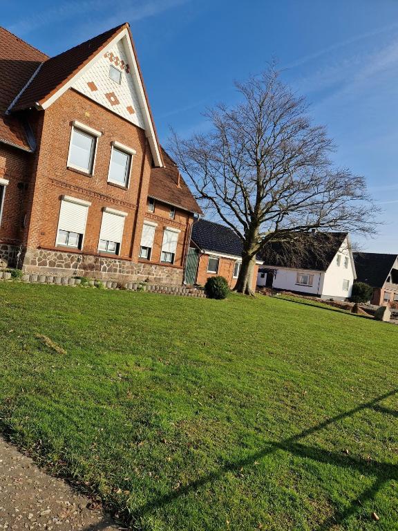 Zahrada ubytování Großes Ferienhaus Nordhastedt 2- 6 Personen 16 km zur Nordsee 24 km Büsum 45km St Peter Ording