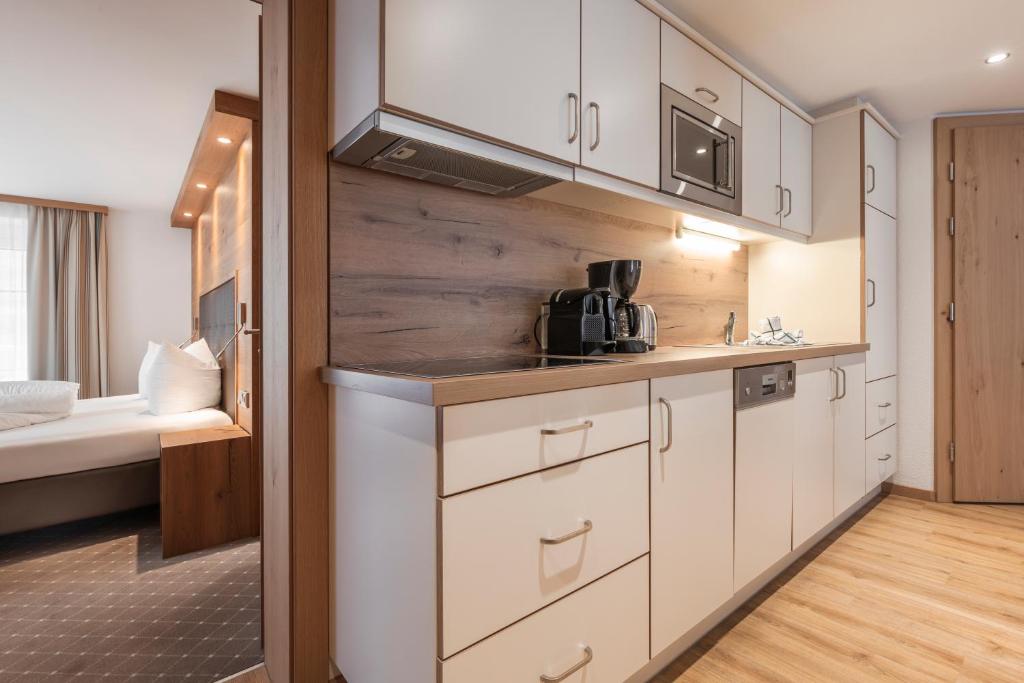 Kuchyňa alebo kuchynka v ubytovaní SCHMID Rooms & Apartments