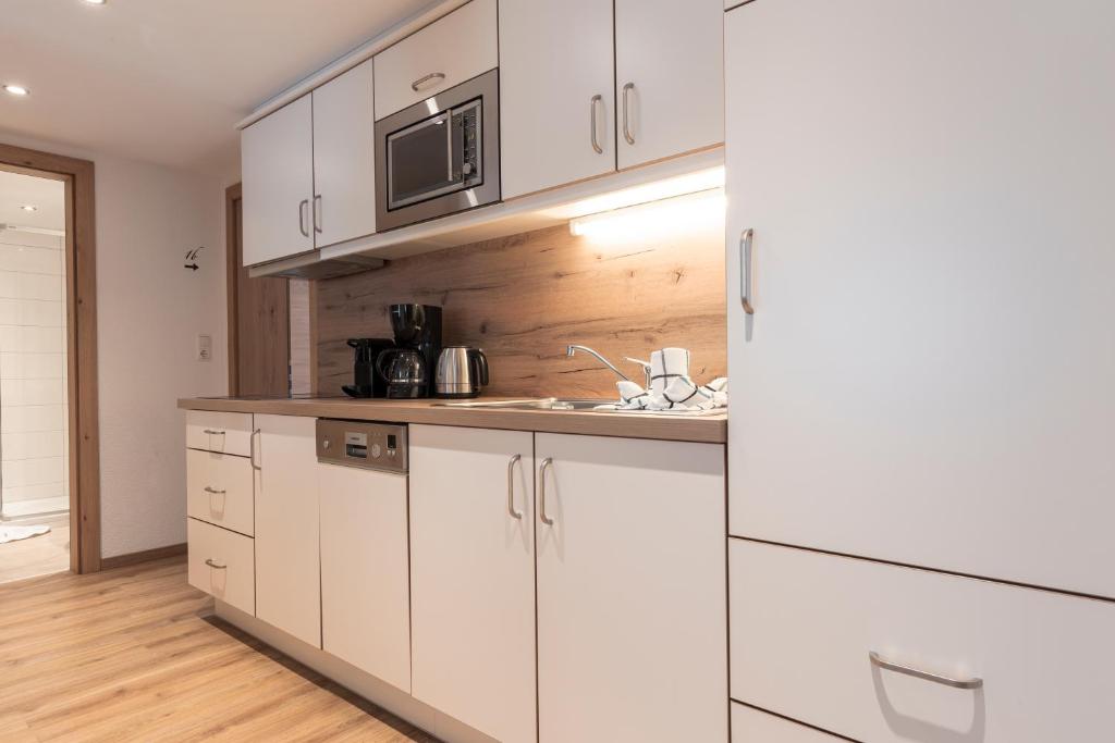 Kuchyňa alebo kuchynka v ubytovaní SCHMID Rooms & Apartments