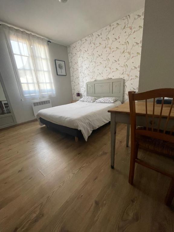 Hôtel et RESTAURANT traditionnel L' Escalandes - Eenpersoonskamer Met Douche