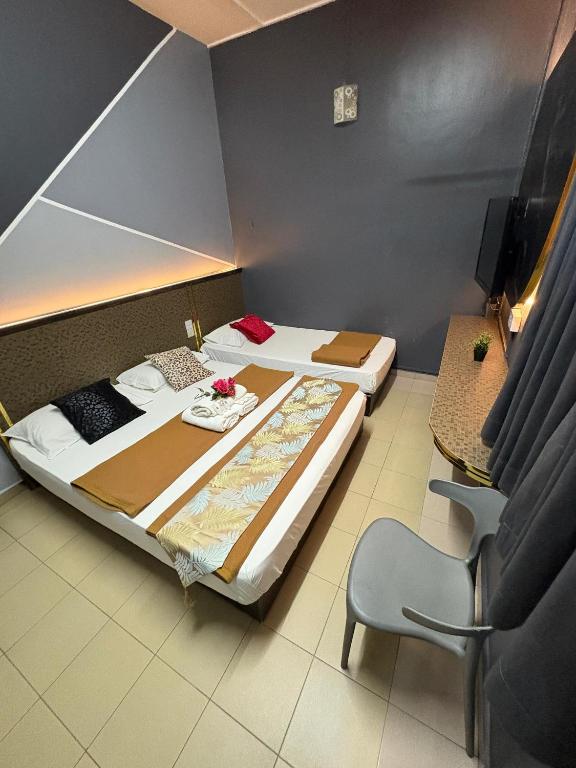 Postel nebo postele na pokoji v ubytování Weng Kong Hotel