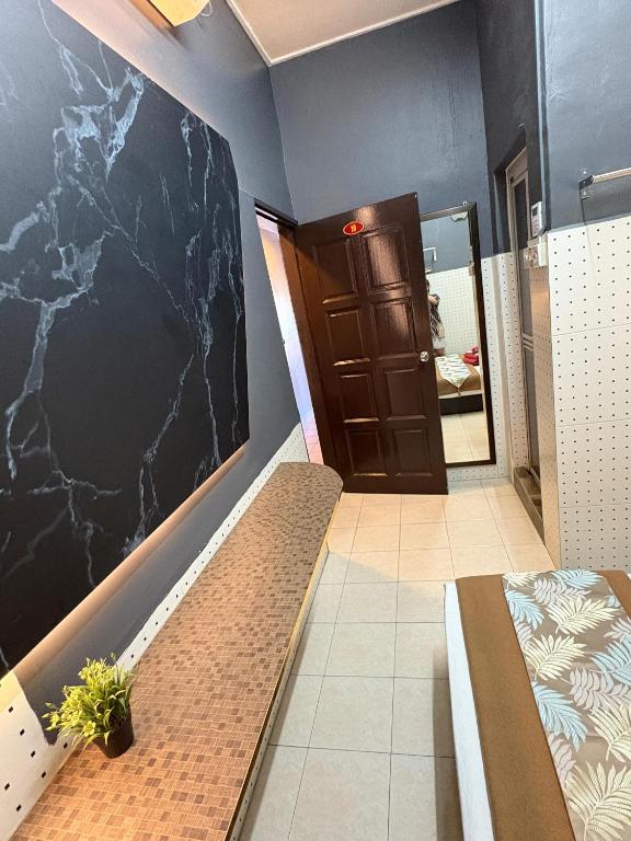 Kuchyň nebo kuchyňský kout v ubytování Weng Kong Hotel