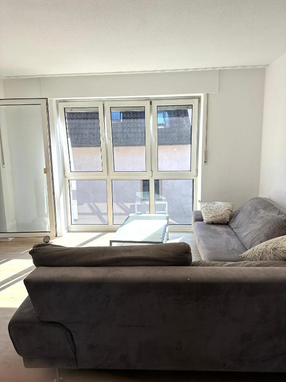 a living room with a couch and a laptop on it at Großes 2-Zimmer Apartment mit TV, Wifi in Oerlinghausen