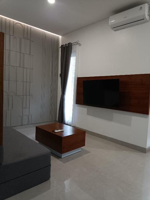 TV a/nebo společenská místnost v ubytování Rauda Living Space Syariah
