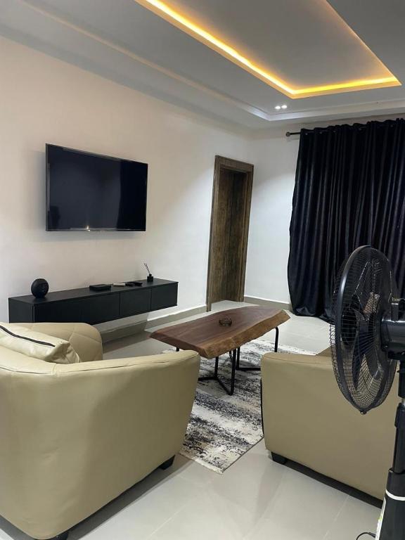 TV a/nebo společenská místnost v ubytování Accommodation Guru