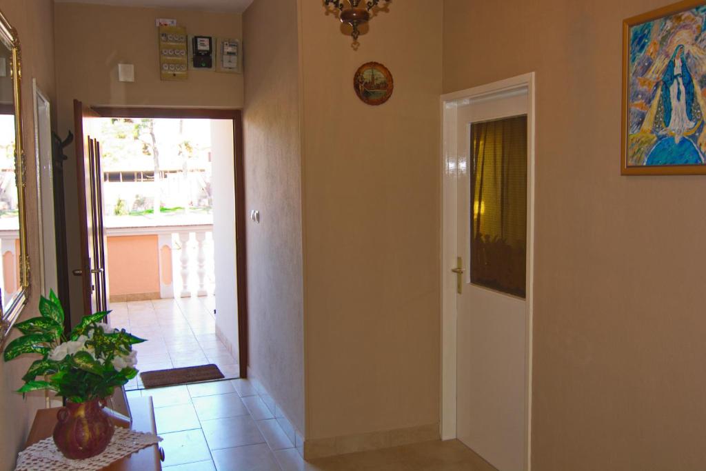 Apartment and Rooms Toka - Housity