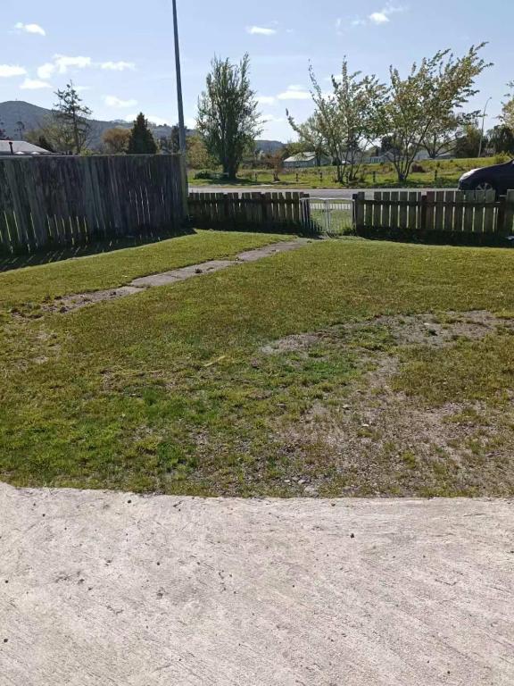 5 Beds including 3 Double Beds and 1 Double or 2 Single Sofa Beds at 22A Pererika Street - Resim 10