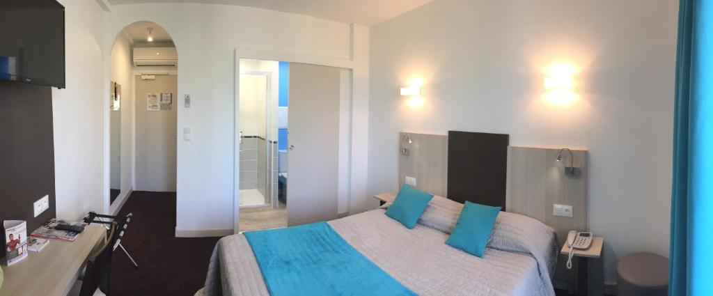 Postel nebo postele na pokoji v ubytování Hôtel Robinson