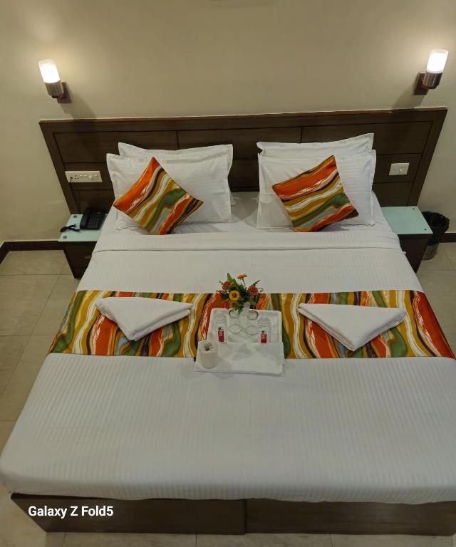 Postel nebo postele na pokoji v ubytování Amman Hotel Agra