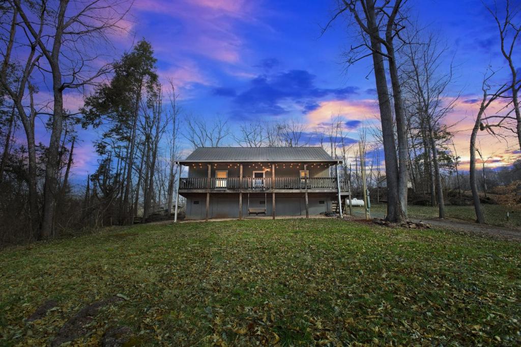 a house with a large lawn in front of it at Hillside Hideaway cabin in Butler