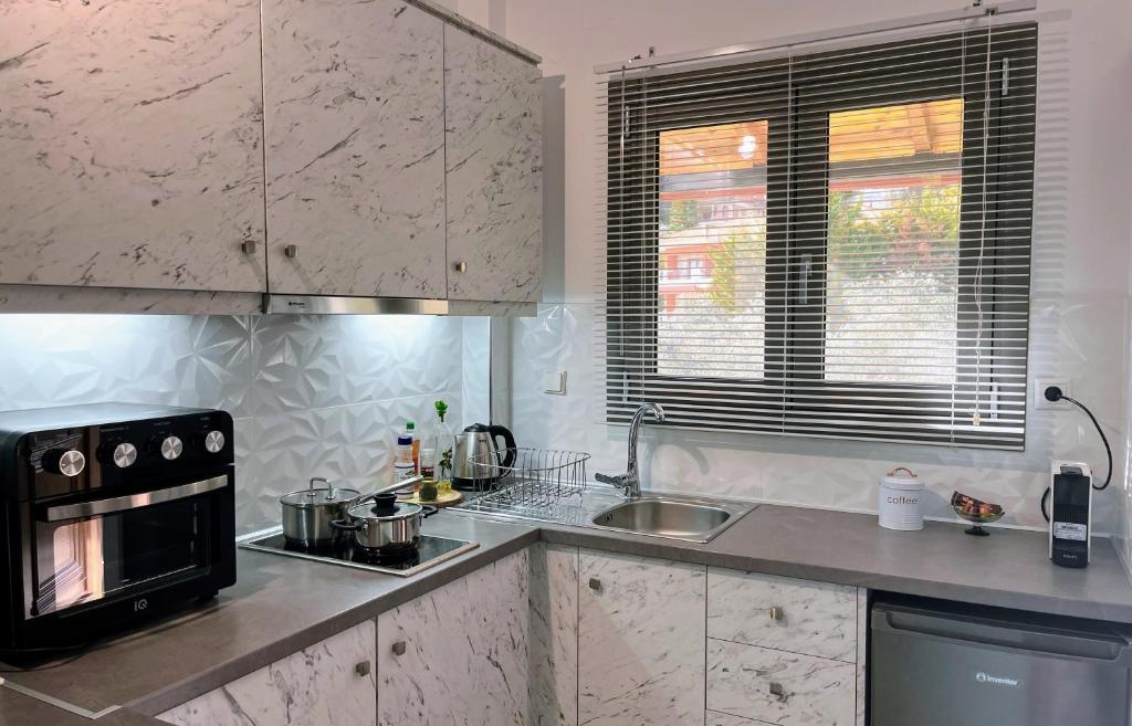 A kitchen or kitchenette at OUTParga Apartment 3