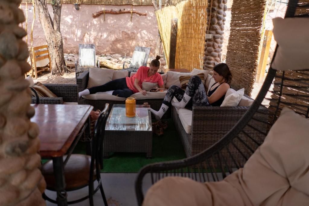 Posezení v ubytování Hostal Katarpe
