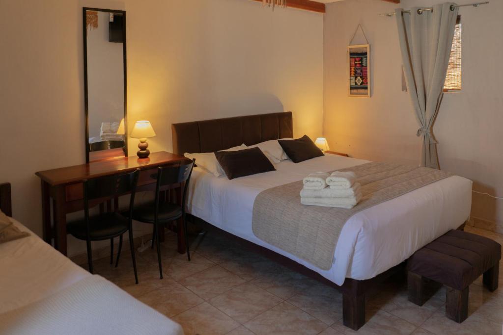 Postel nebo postele na pokoji v ubytování Hostal Katarpe