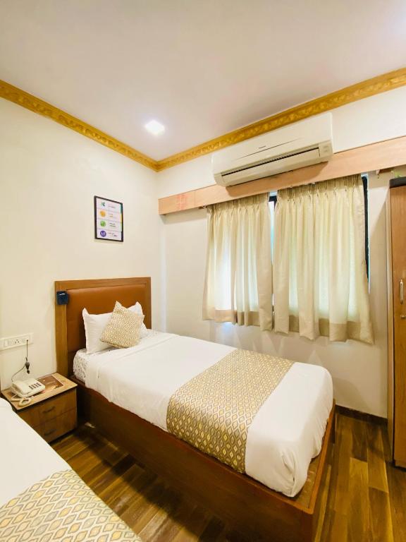 Postel nebo postele na pokoji v ubytování Hotel ABC Satellite Prahlad Nagar
