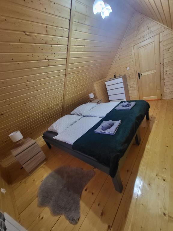 Postel nebo postele na pokoji v ubytování Domki Jagodna-Spalona 6D jacuzzi