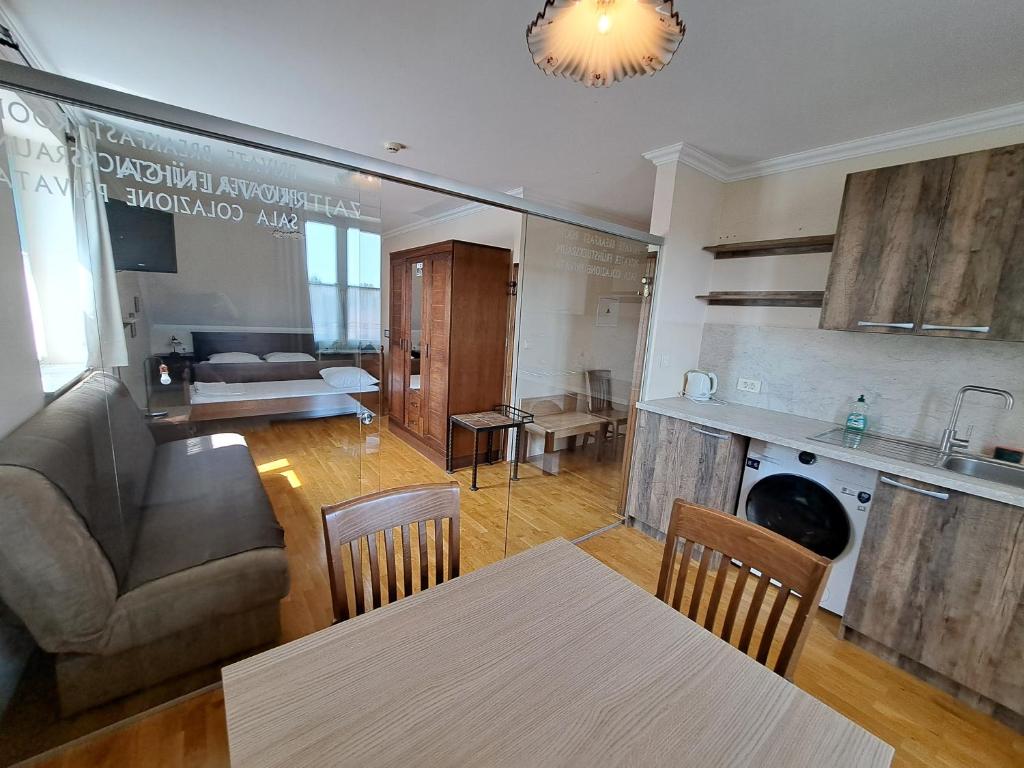 Kuchyň nebo kuchyňský kout v ubytování Parma Guesthouse & Apartments