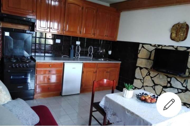 Apartman 3, Savar, Dugi otok