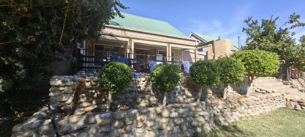 Το κτήριο όπου στεγάζεται  η παραθεριστική κατοικία