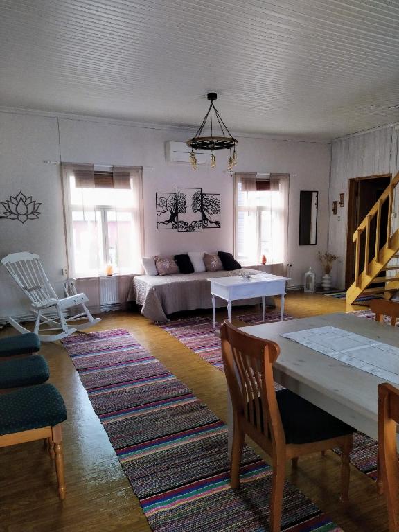a living room with a bed and a table at Kosken Helmi in Kaustinen