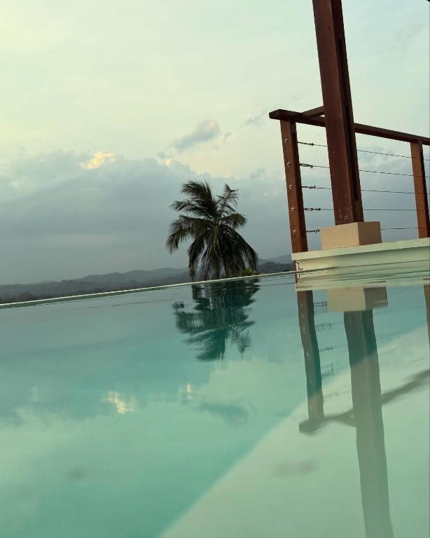 Bazén v ubytování Aether Hilltop Villas nebo v jeho okolí