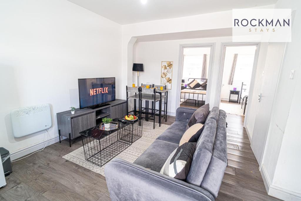 O zonă de relaxare la Twelve Cromwell - FREE PARKING - Spacious 3 Bedroom Contractor Home - Central Grays Close to Station and Shops - Fast Wi-Fi - Long Term Stays
