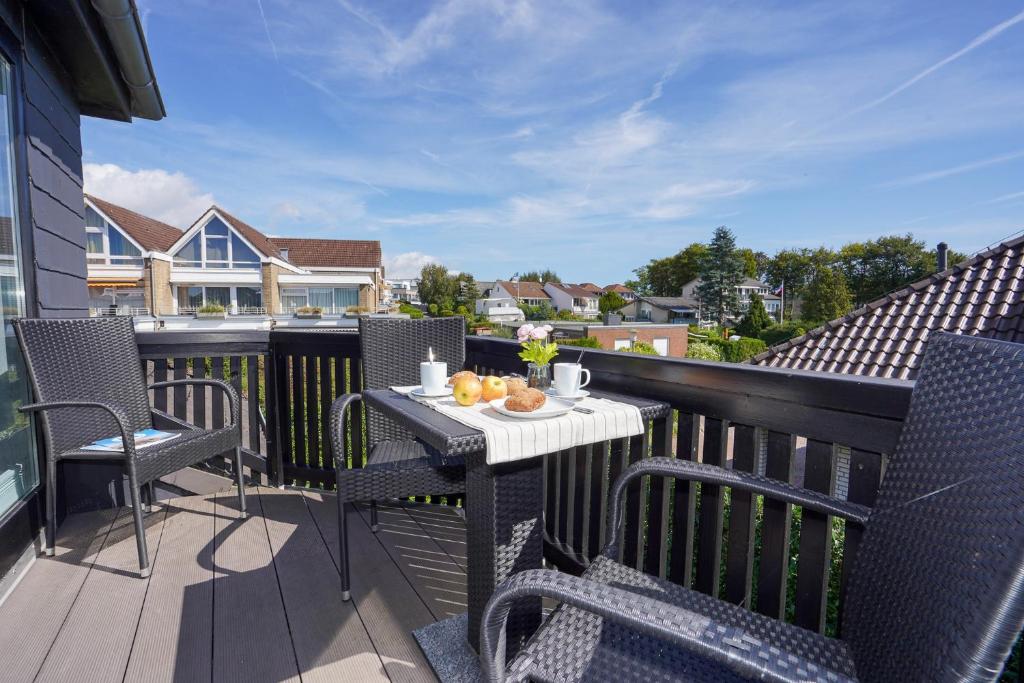 Rõdu või terrass majutusasutuses Königsredder 5 DG