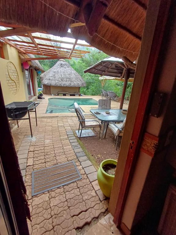 Patio nebo venkovní prostory v ubytování Adorable unique guest house - African bush feel