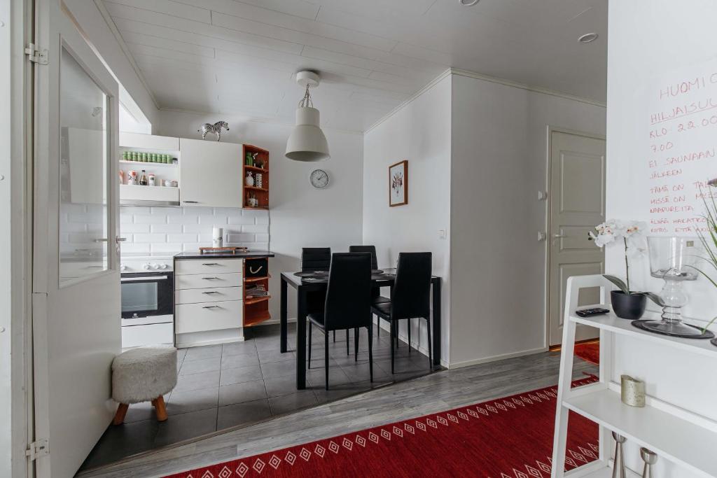 Kuchyň nebo kuchyňský kout v ubytování Heleenkatu 3 a 1 oma sauna autokatos omassa pihassa