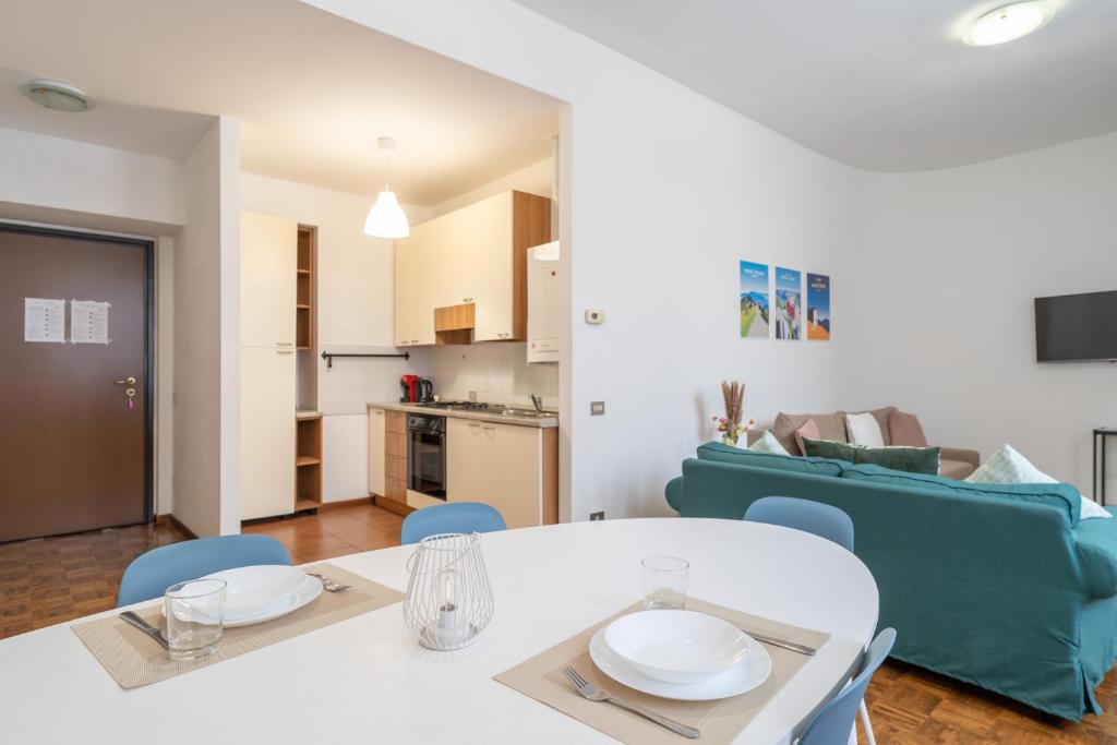 Kuchyň nebo kuchyňský kout v ubytování Large family apartment in a fresh area of Lecco