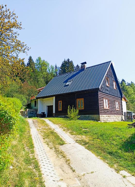 Budova, kde se chata nachází