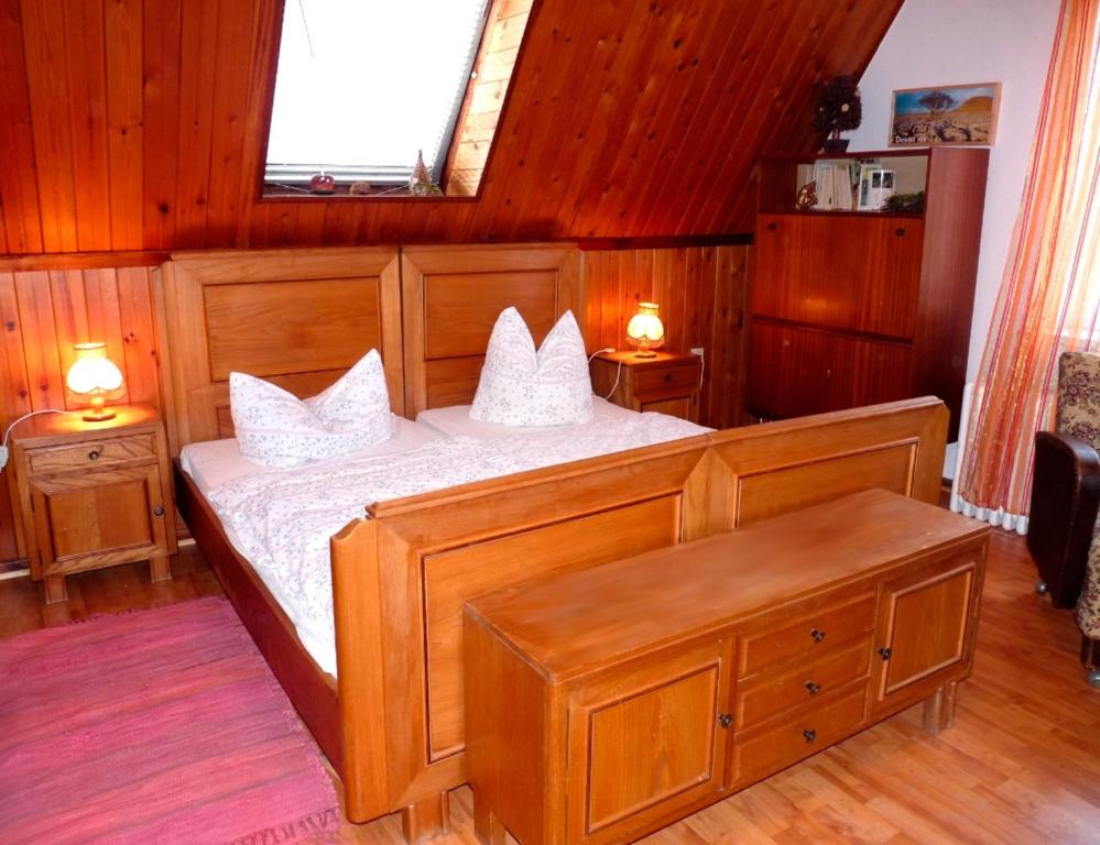 a bedroom with a bed with white pillows on it at Ferienhaus am Holzendorfer See in Dabel