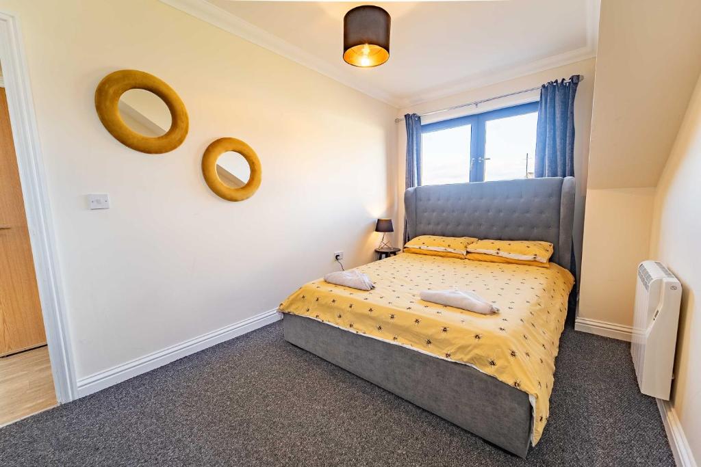 Postel nebo postele na pokoji v ubytování Ben View Apartments Flat A