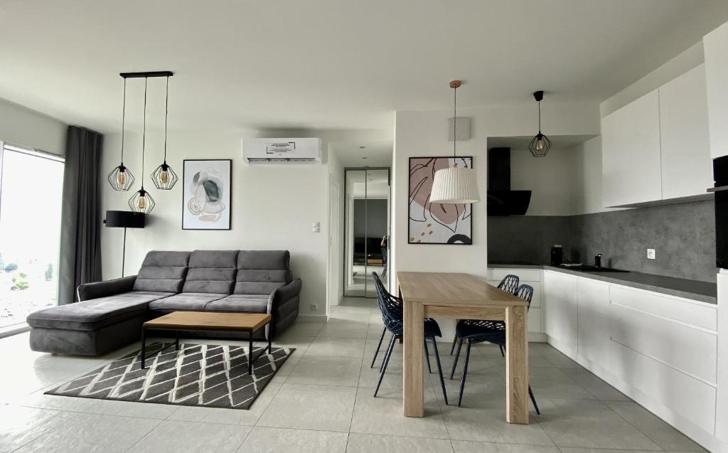 Posedenie v ubytovaní Poznań Apartments Towarowa