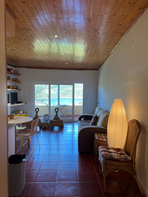 Χώρος καθιστικού στο PNP Geres - casa on the LAKE 1