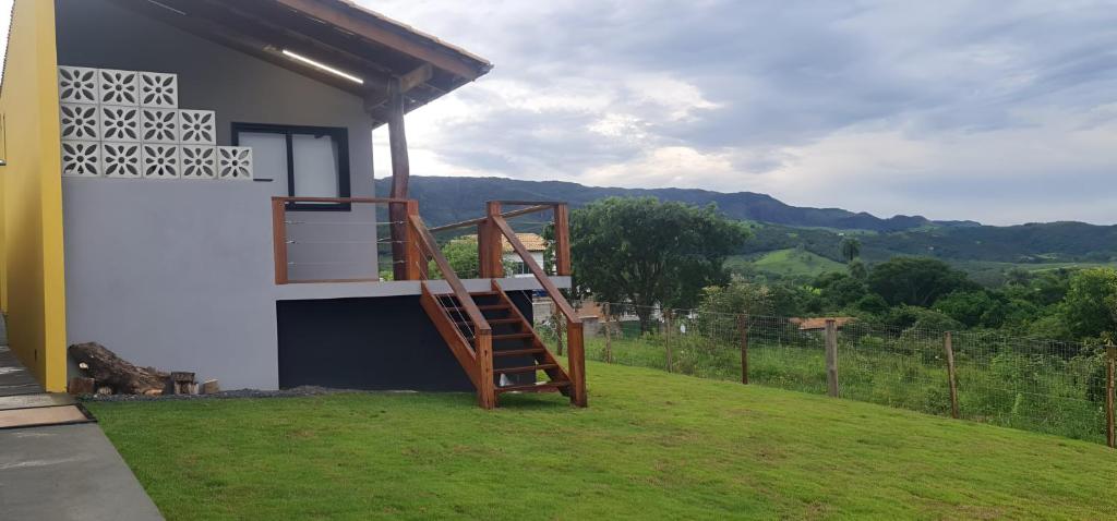 Vista generica sulle montagne o vista sulle montagne dall'interno dell'appartamento