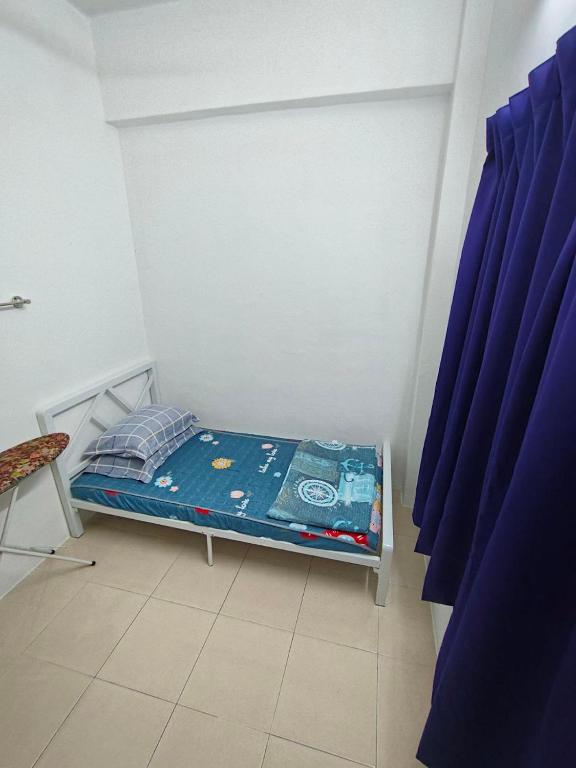 Katil atau katil-katil dalam bilik di Homestay Lumut Perak