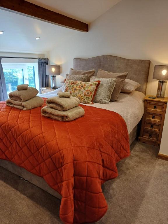 a bedroom with a large bed with a red blanket at South view farm cottage 2 Bed in Thornton