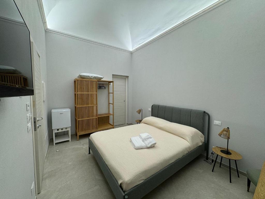 a small bedroom with a bed and a television at Riccio 7'0 in Trapani