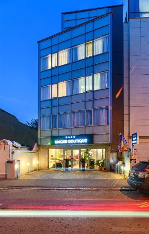 Unique Boutique - Resim 23