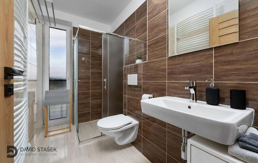 Koupelna v ubytování Apartmán JUZION skiareál Bukova hora