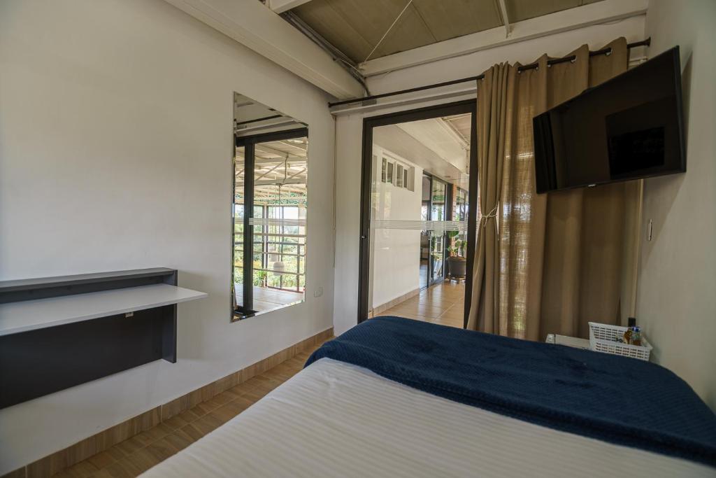 Postel nebo postele na pokoji v ubytování Finca Hotel 12 Palmas- Aeropuerto JMC