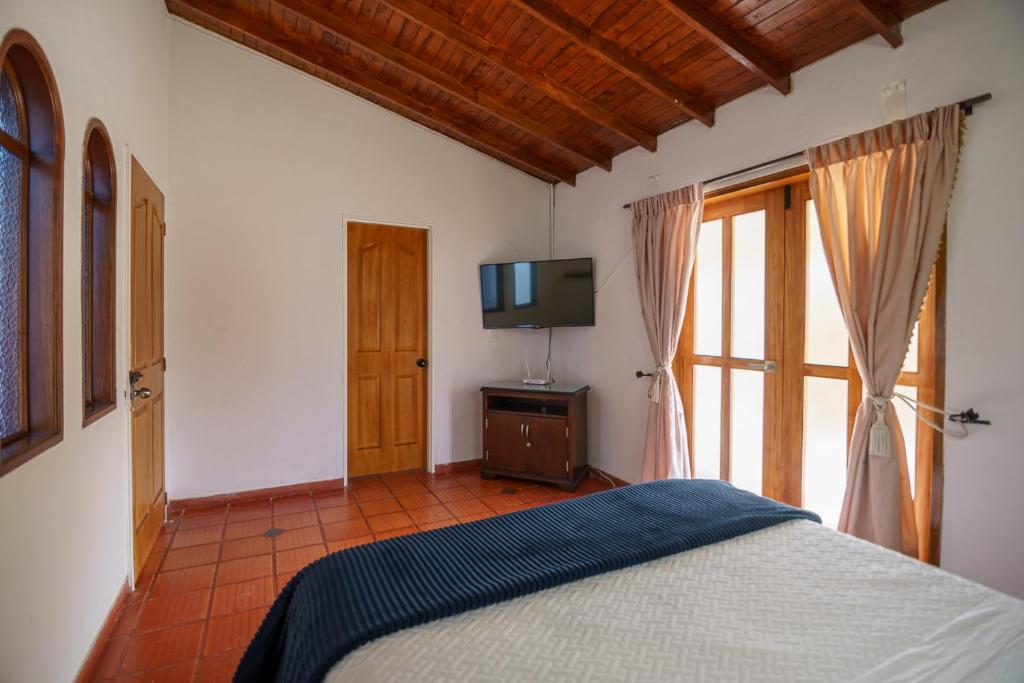 Postel nebo postele na pokoji v ubytování Finca Hotel 12 Palmas- Aeropuerto JMC