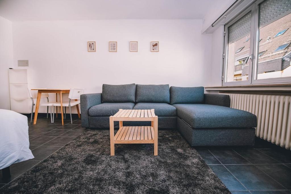 Modern Lux City Center Studio - Resim 16