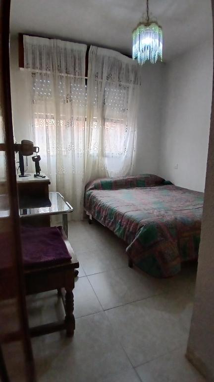 Postel nebo postele na pokoji v ubytování Cuarto Privado Doble en Toledo