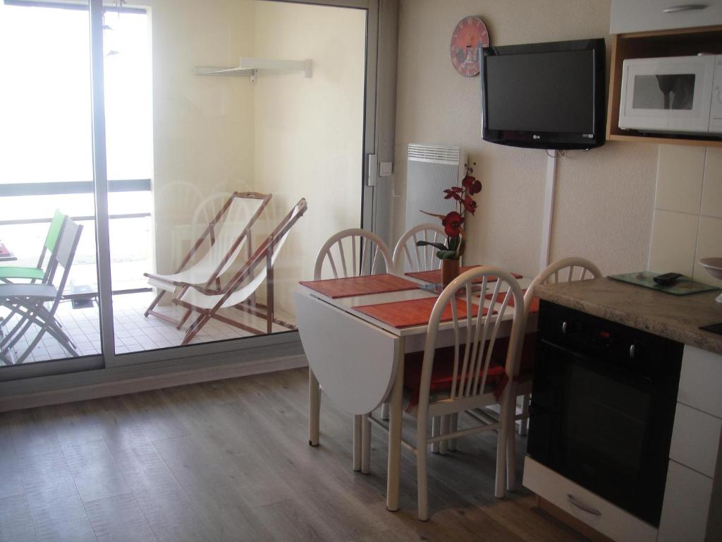 TV a/nebo společenská místnost v ubytování Residence Front De Mer