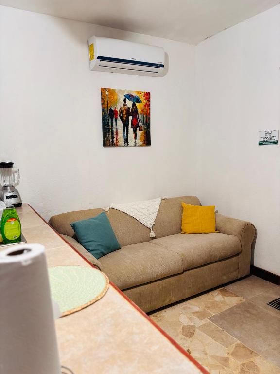 Area soggiorno di Cozy Studio in Sunset Villas