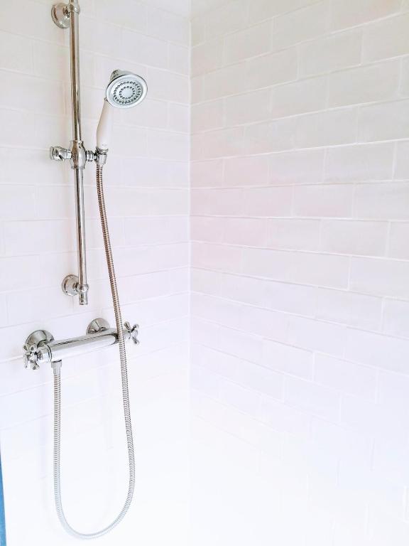 Salle de bains dans l'établissement Maison avec vue mer à Saint-Pol-de-Léon