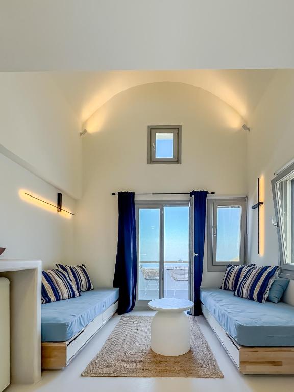 Postel nebo postele na pokoji v ubytování Ico Santorini