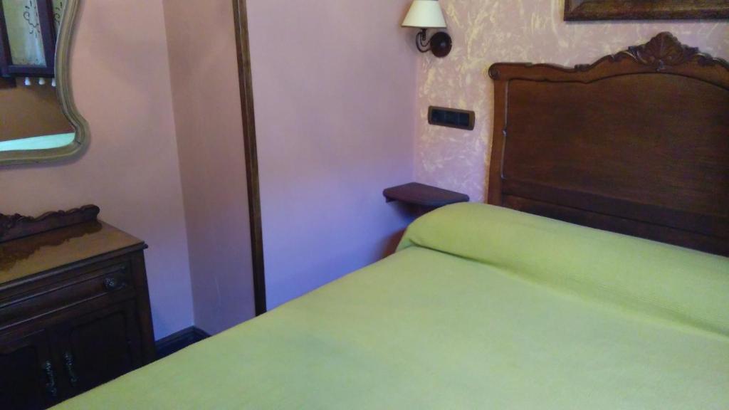 A bed or beds in a room at Casa de Aldea El Torrexon