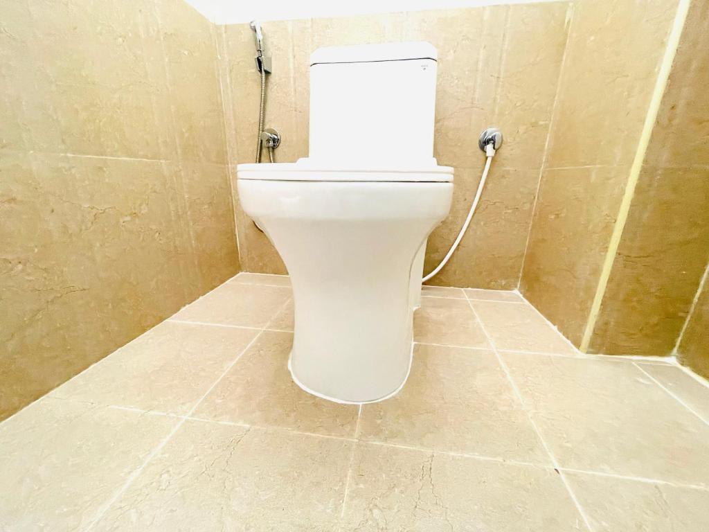 Koupelna v ubytování Pearl Stays, Tirupati - Very convenient for the people coming from Bangalore and Chennai - You can skip city traffic while reaching any temple in Tirupati - Covered Parking - 24hrs Front Desk and Hot Water - Free WiFi - Flexible Checkin-in Check-out times